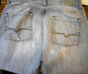 Now fully wearable again for a fair few years more use, another pair of Levis salvaged from the denim graveyard :)